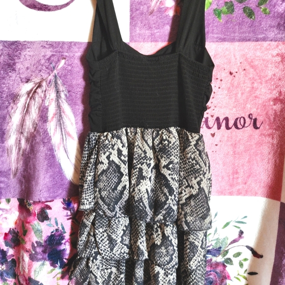 Rue 21, Juniors, Size S, Snakeskin print, Party dress, Cute and fitting - Picture 3 of 3